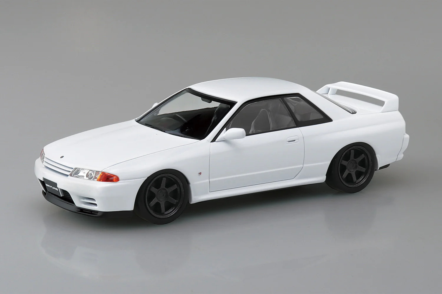 NISSAN R32 1.00 SKYLINE GT-R CUSTOM WHEEL (Crystal White) 1/32 SNAP Model Kit - Image 2